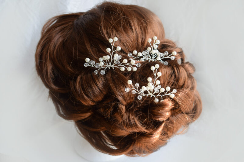 Esküvői hajtű gyöngyökkel